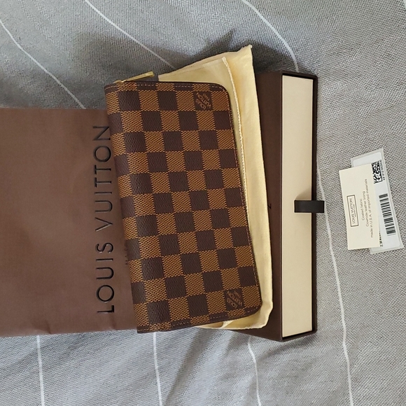 Louis Vuitton Handbags - 🎀 SOLD 🎀 Louis Vuitton Damier Ebene Zippy Compact Wallet